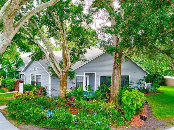 2728 Bentley Dr, Palm Harbor, FL 34684