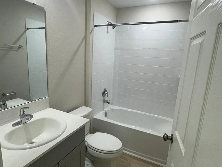 1049 Foreshore Ln — Photo 7
