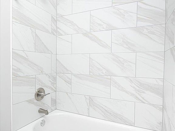 3rd image of 1009 Northside Dr