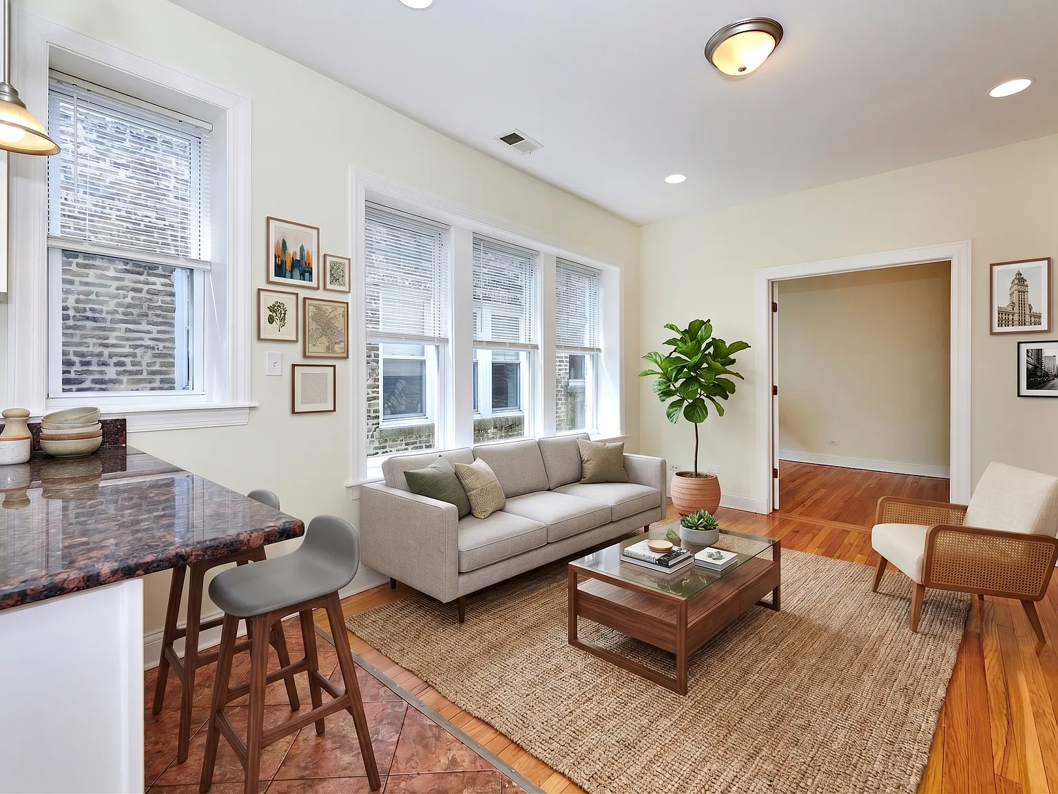 2 bed, 900 sqft, $1,900 — Photo 2