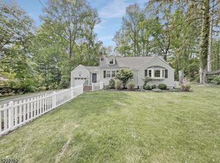 44 Lakeview Dr, Morris Plains, NJ 07950