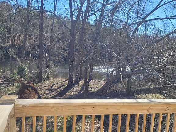 5th image of 423 Hawes Dr