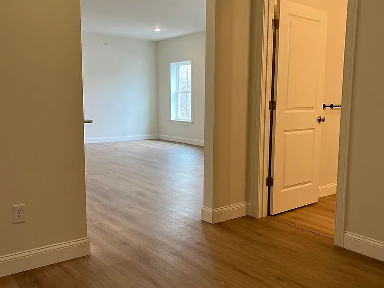 386 Saint John St — Photo 28