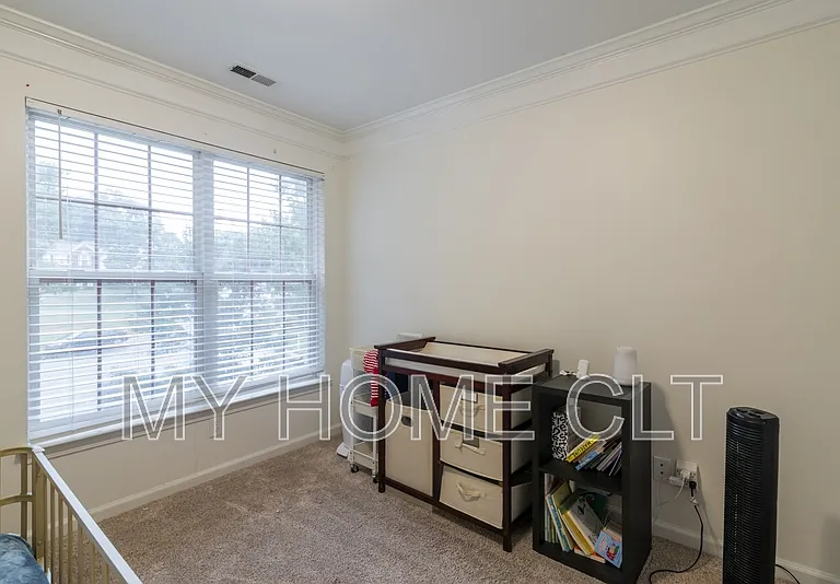 10029 Dauphine Dr — Photo 32
