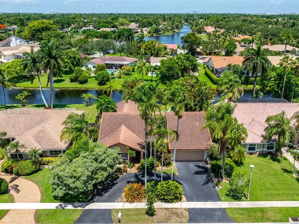 1180 NW 100th Way, Plantation, FL 33322
