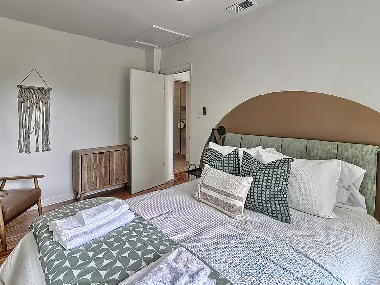 2408 Lincoln St — Photo 26