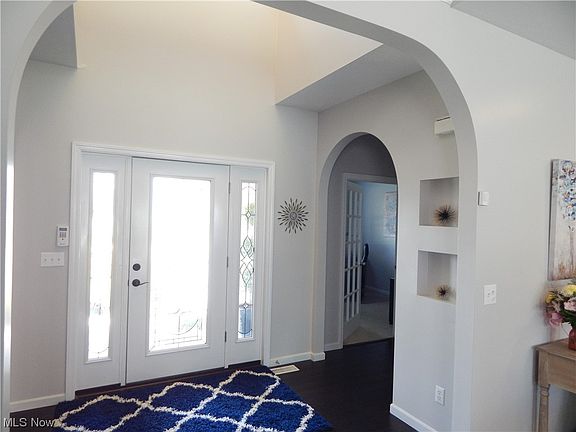3rd image of 370 Spring Valley Dr