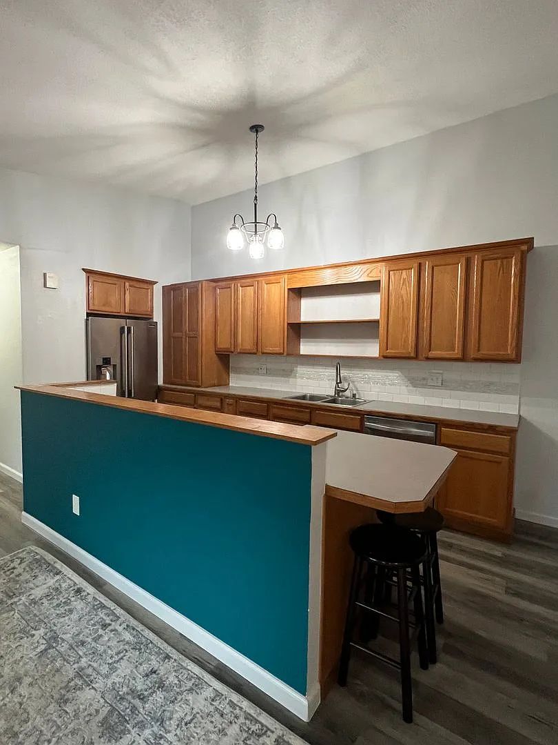 Updated ranch style townhome with open concept layout and vaulted ceilings — Photo 4