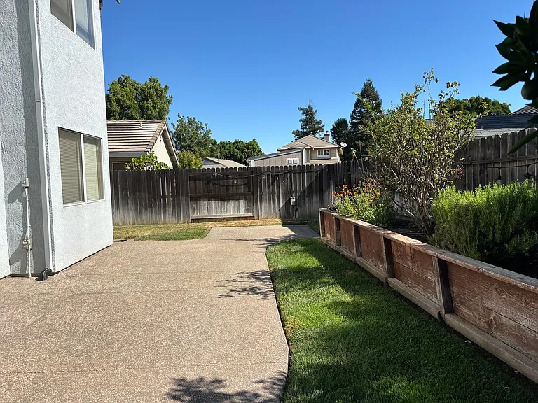107 Mills Rd — Photo 39