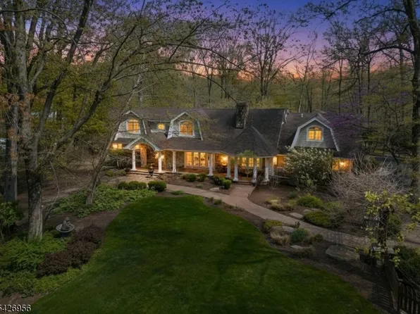 8 White Pine Rd, Upper Saddle River Boro, NJ 07458