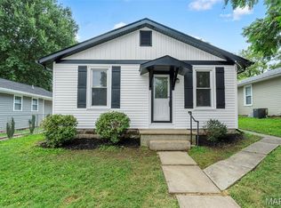 1128 Hall St, Saint Charles, MO 63301