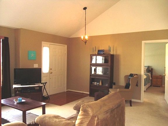2nd image of 311 Sunnyside Ln