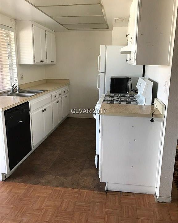 2nd image of 3152 S Eastern Ave Unit 38