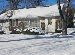 6835 N Reynard Rd, Fox Pt, WI 53217