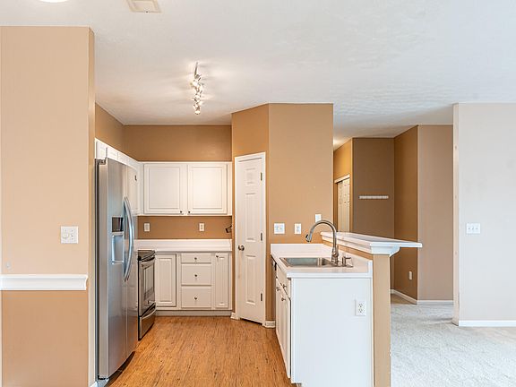 4th image of 151 Saddlebrook Ln Unit 503
