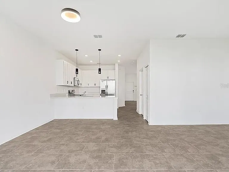 3334 Laurent Loop — Photo 6