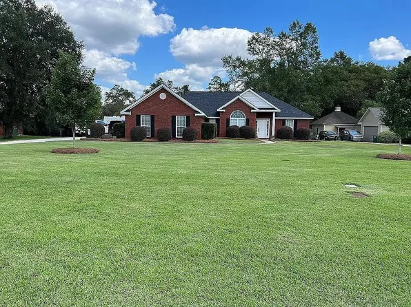 121 Willow Lake Dr, Leesburg, GA 31763