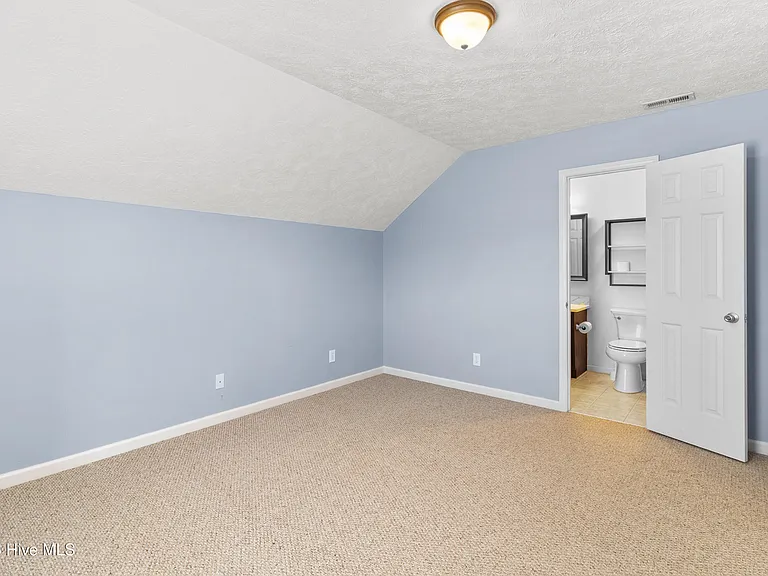 108 Camberly Ln — Photo 35