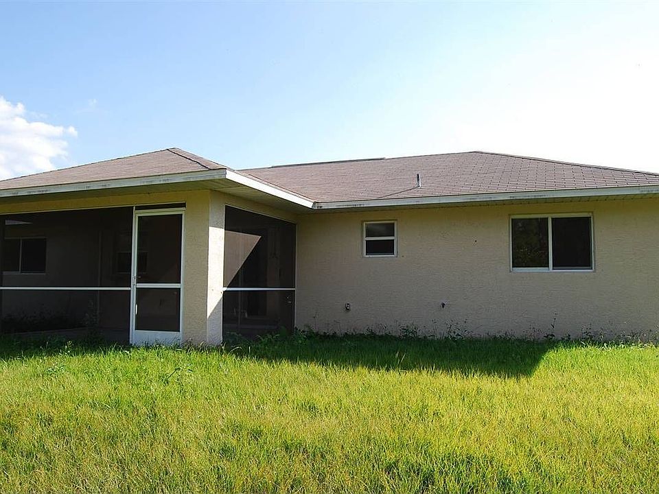 2nd image of 2225 NE 36th St