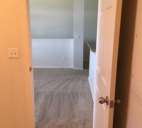 3rd image of 1111 S Red River Expy APT 221