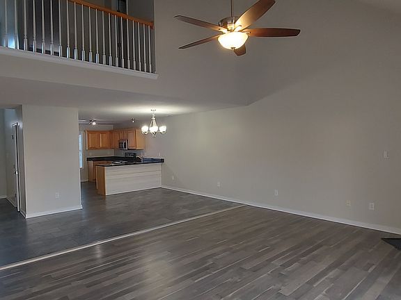 4th image of 111 Carriage Point Ln