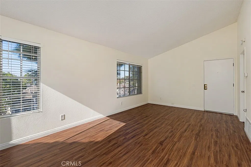 2 bed, 693 sqft, $2,900 — Photo 3