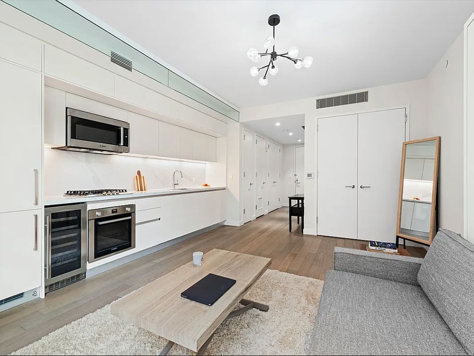 1st image of 505 W 43rd St APT 6S