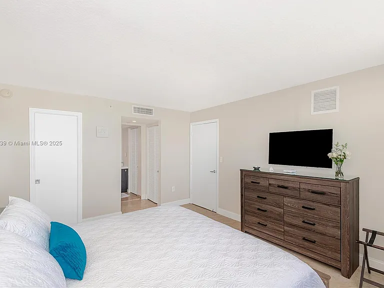 6917 Collins Ave #511 — Photo 21
