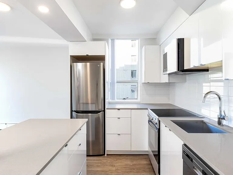 1251 Jervis St — Photo 25