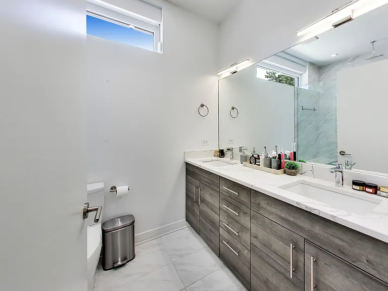 2025 W Crystal St #3 — Photo 11