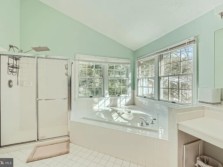 8 Sapphire Hill Ct — Photo 18