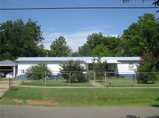 304 NW 1st St, Checotah, OK 74426