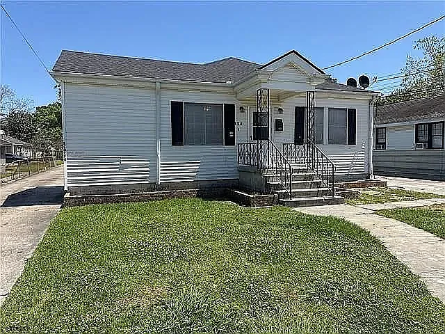 3 bed, 1.5 bath, 1200 sqft, $2,000 — Photo 1