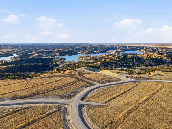 12 Cedar Blf, Brady, NE 69123