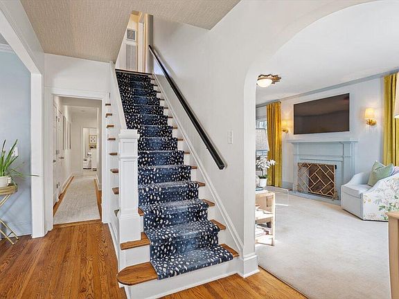 2nd image of 2104 Reaves Dr