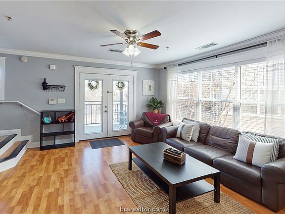 5th image of 1725 Harvey Mitchell Pkwy S APT 2024