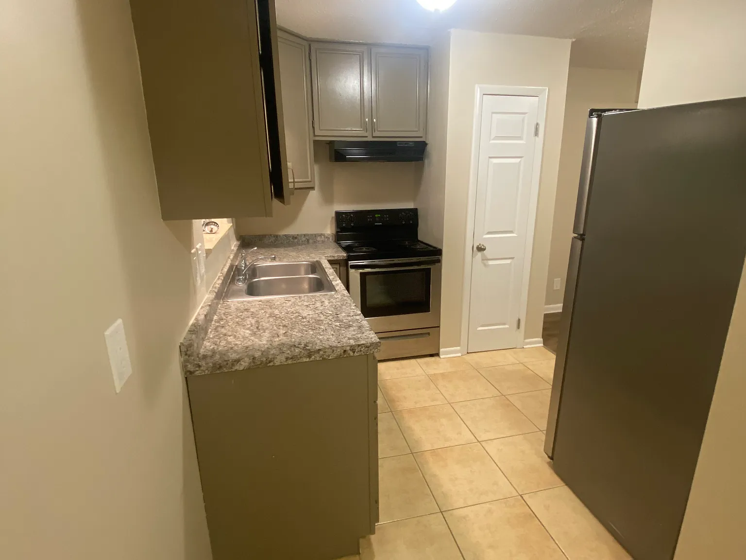 2 bed, 950 sqft, $1,425 — Photo 3