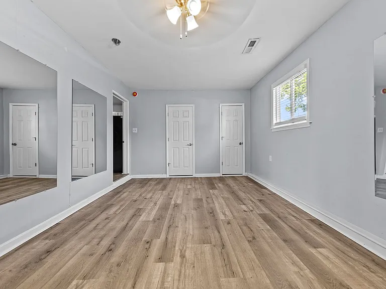 413 Catalina Ave — Photo 6
