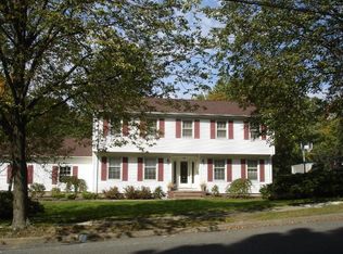 90 Ashburn Rd, Wayne, NJ 07470