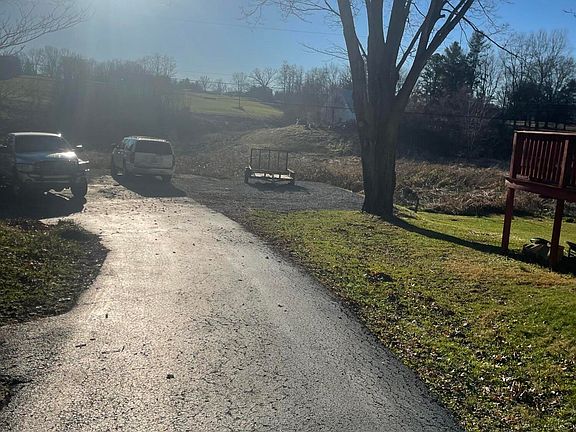 5th image of 97 Royal Pkwy