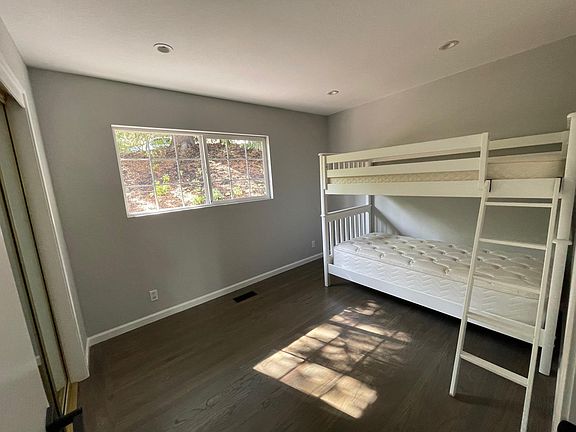 Smaller bedroom on main floor (bunkbed not included!)