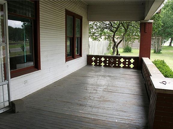 2nd image of 422 W North Main St