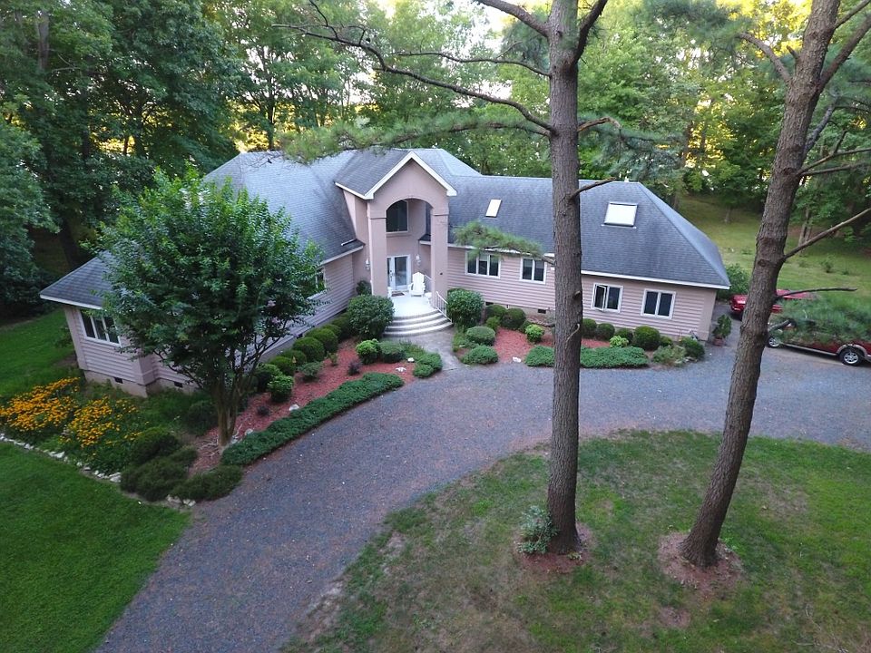1st image of 1723 Sand Hill Dr
