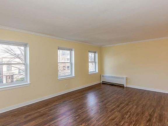 3rd image of 6122 N Hamilton Ave
