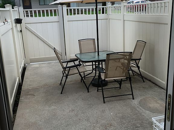 3rd image of 35A Lombard Ct