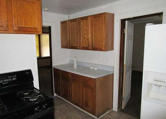 2nd image of 776 N Dawson Ave