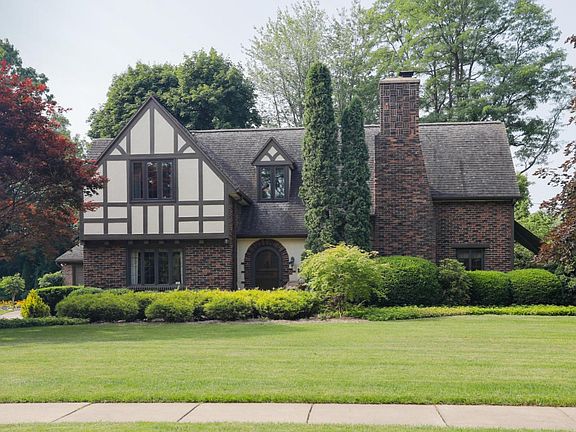 112 Frances Dr-102