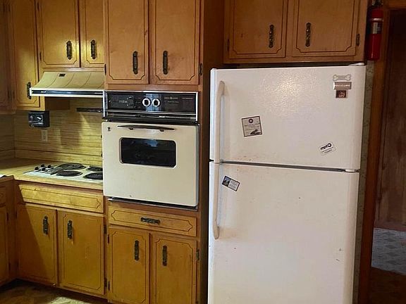 5th image of 37339 Main St