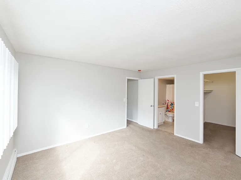 Bayside Country Club Apartments — Photo 23