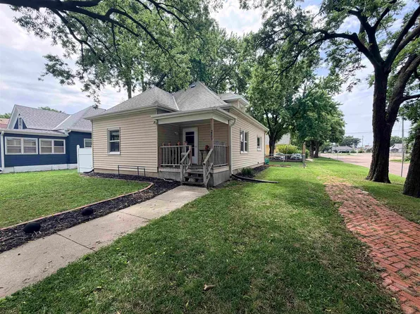 221 W 7th St, Hastings, NE 68901